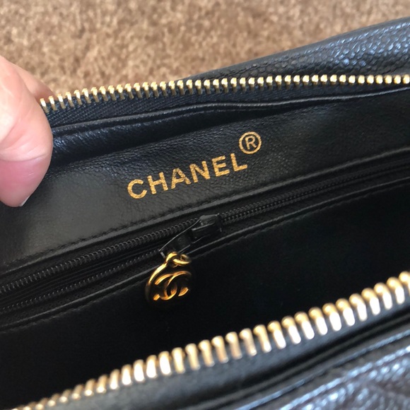 Chanel Caviar quilted tote - Picture 4 of 4